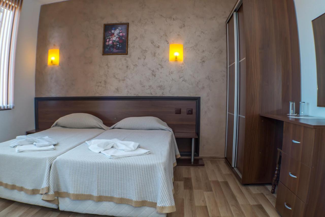 Chrystal Guest House Obzor Bagian luar foto