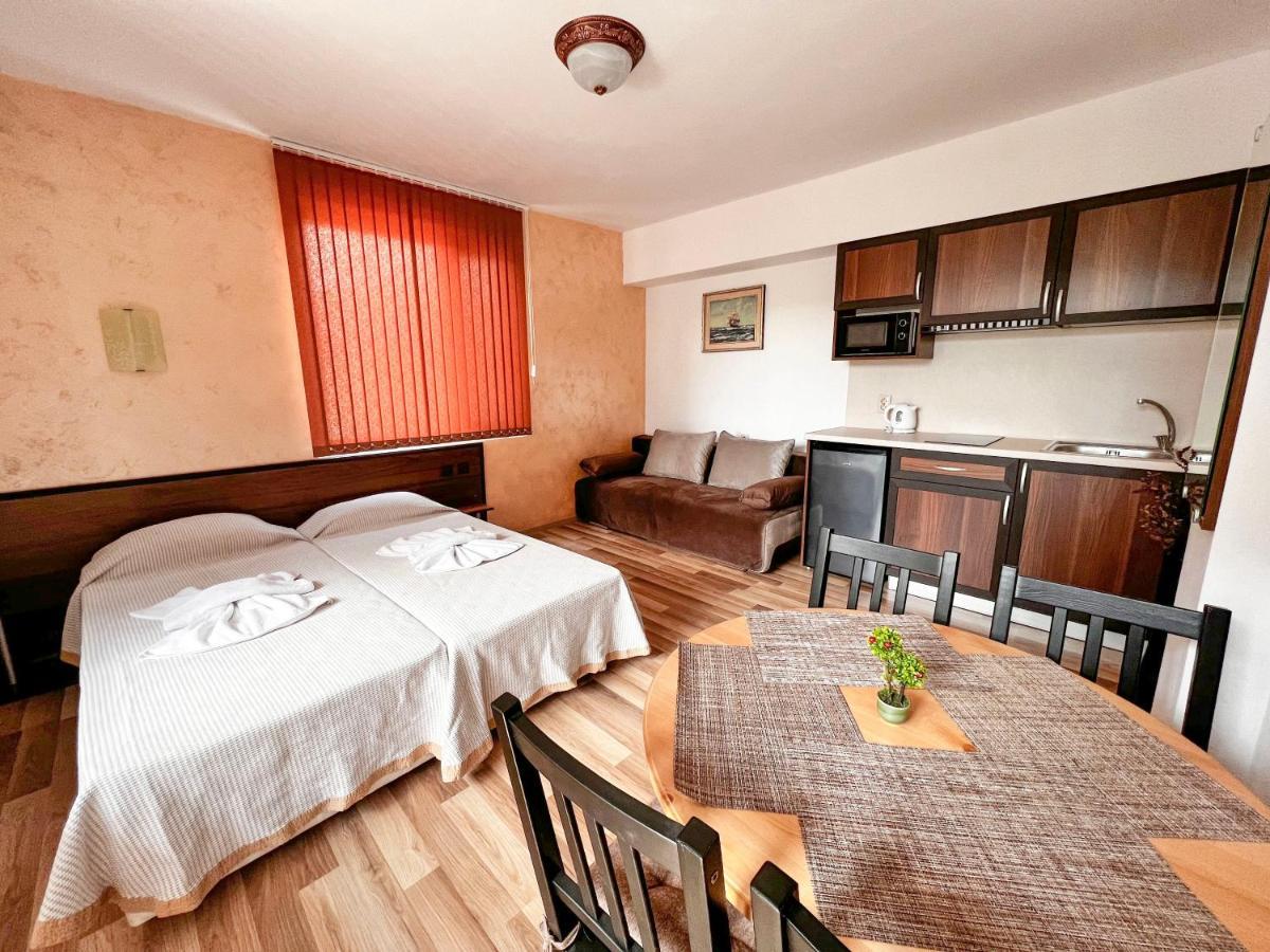 Chrystal Guest House Obzor Bagian luar foto