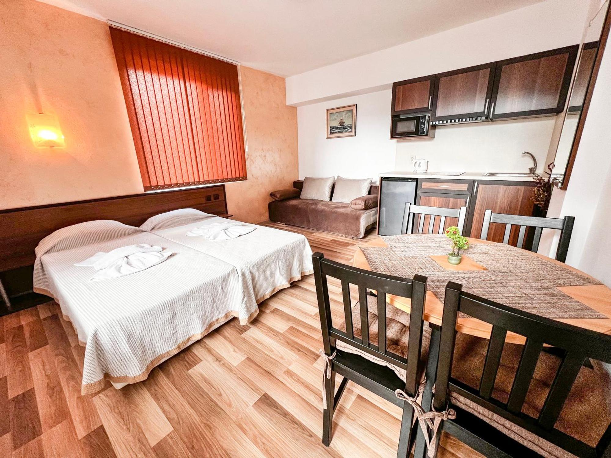 Chrystal Guest House Obzor Ruang foto