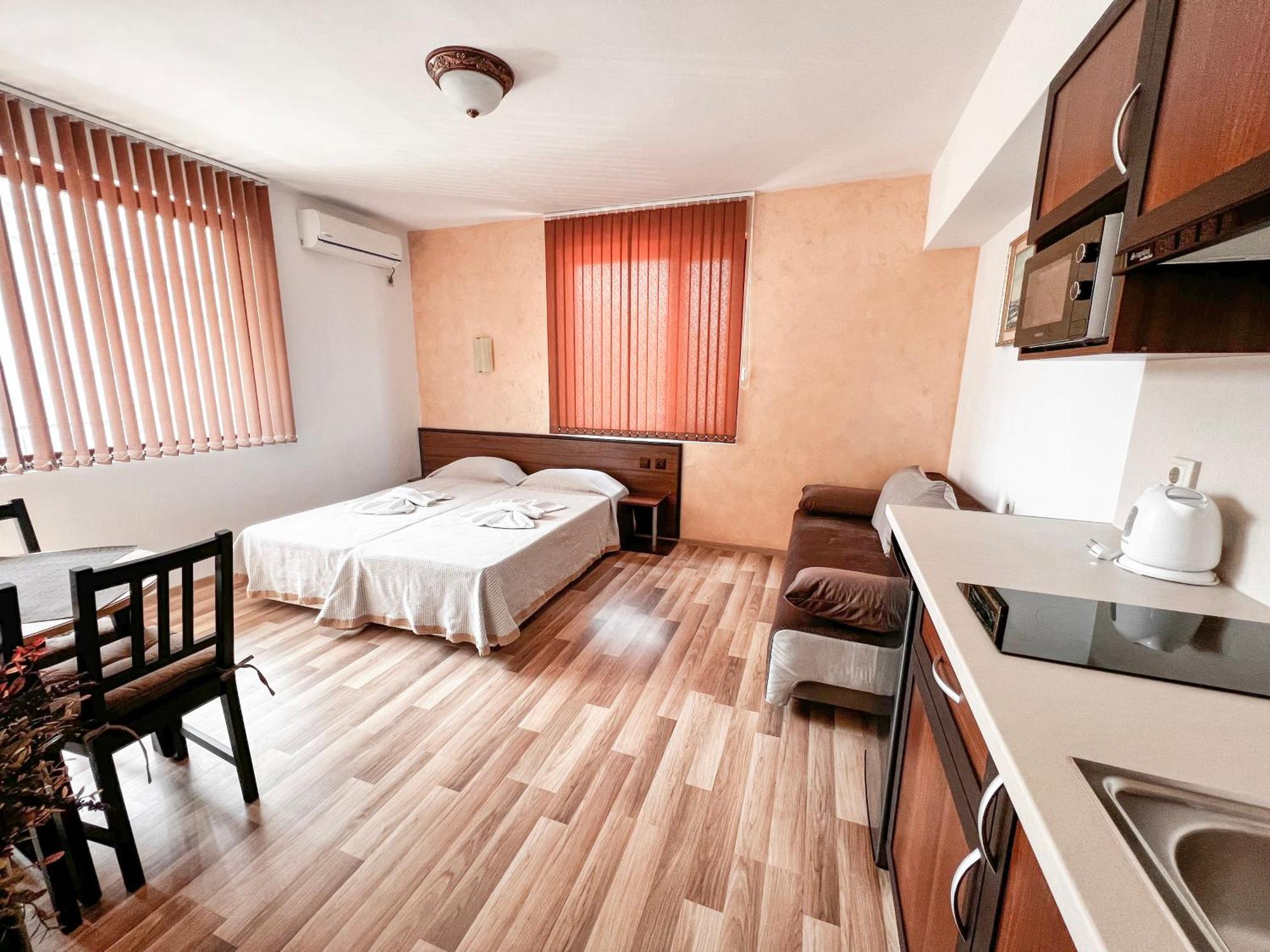 Chrystal Guest House Obzor Ruang foto