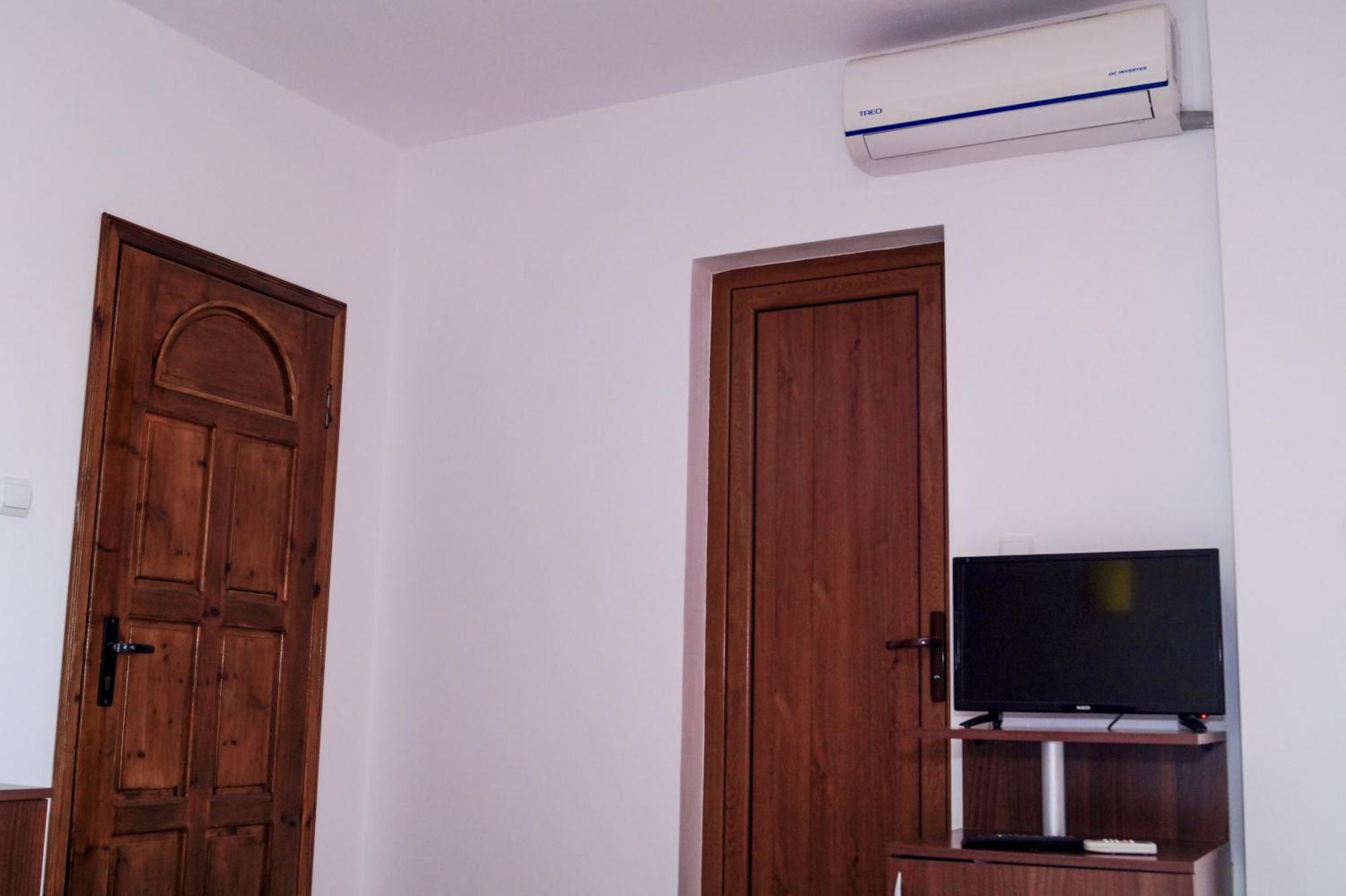 Chrystal Guest House Obzor Ruang foto