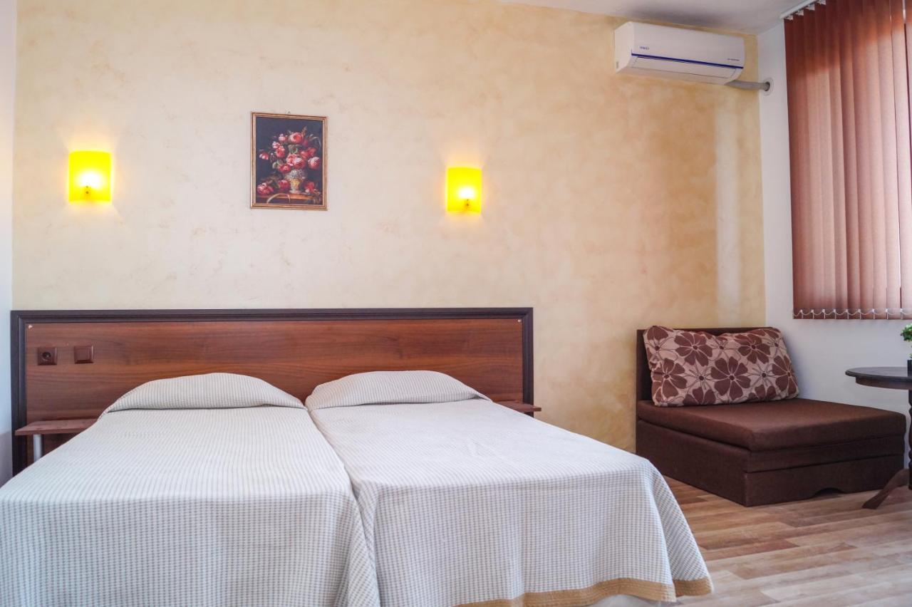 Chrystal Guest House Obzor Bagian luar foto