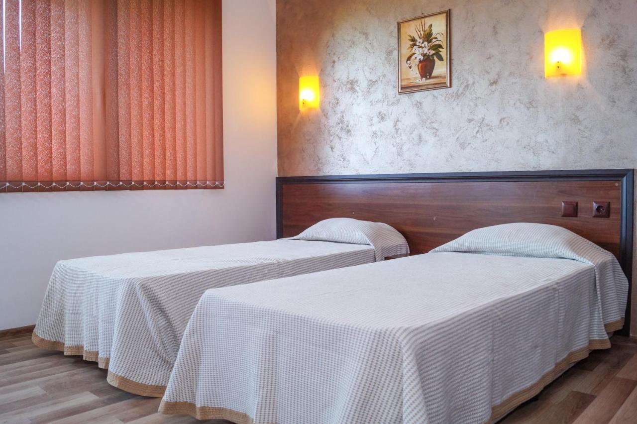 Chrystal Guest House Obzor Bagian luar foto