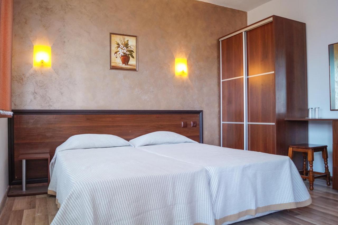 Chrystal Guest House Obzor Bagian luar foto